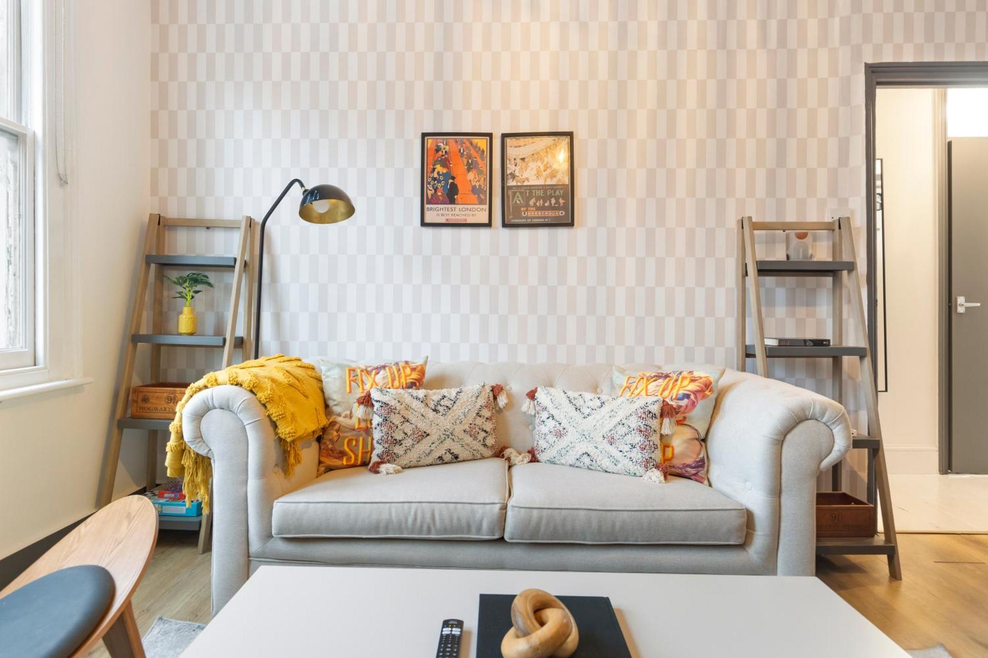 Bright & Airy Rooftop In Apartament
