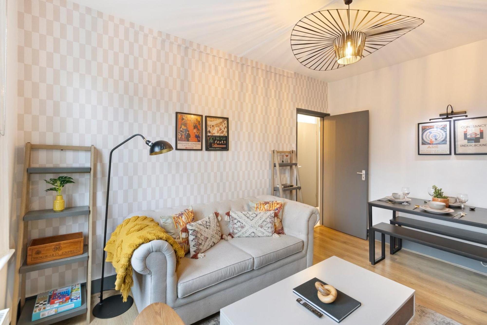 Bright & Airy Rooftop In Apartament