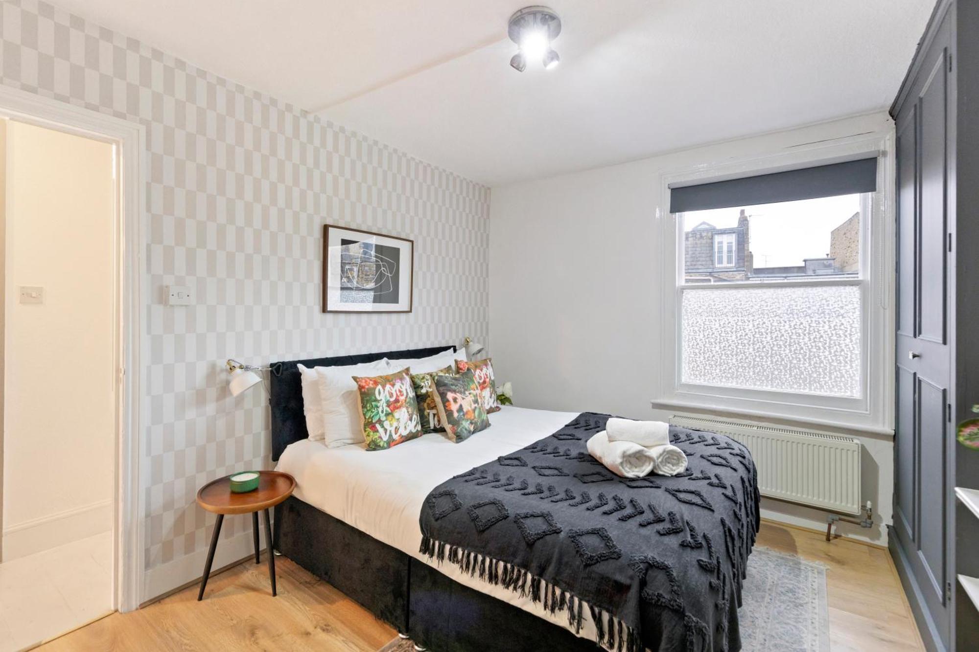 Apartament Bright & Airy Rooftop In *