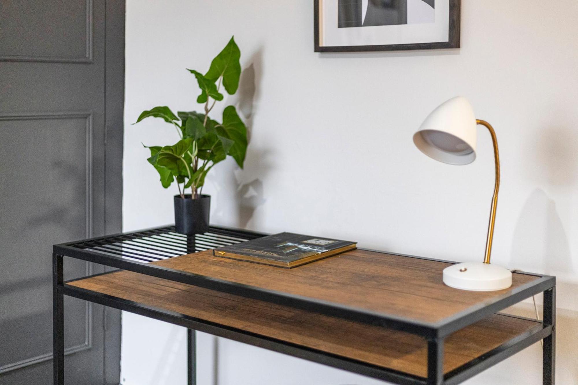 Bright & Airy Rooftop In Apartament *